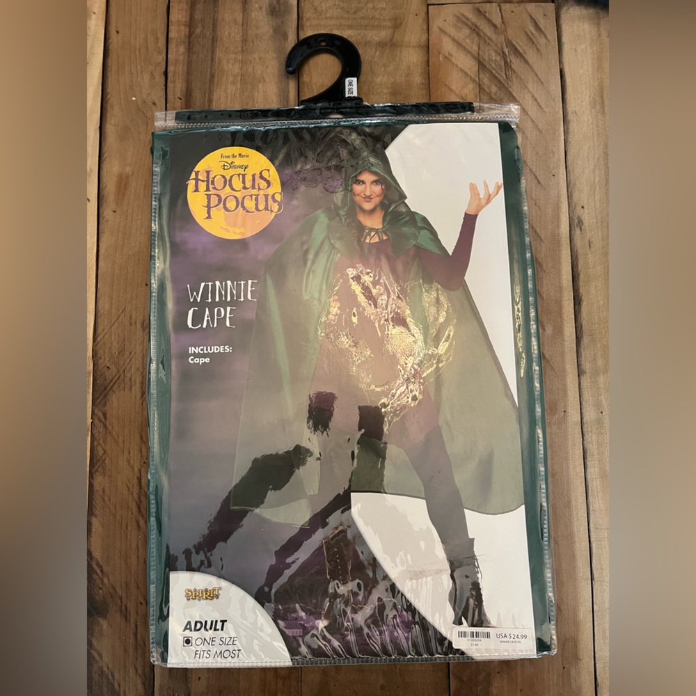 Disney Hocus Pocus Winnie Cape. One Size Fits Most.